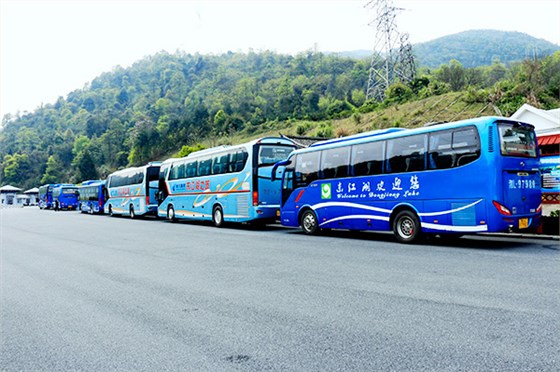 郴汽集團駕駛員何忠勝拾金不昧閃亮東江湖 郴汽集團駕駛員何忠勝拾金不昧閃亮東江湖